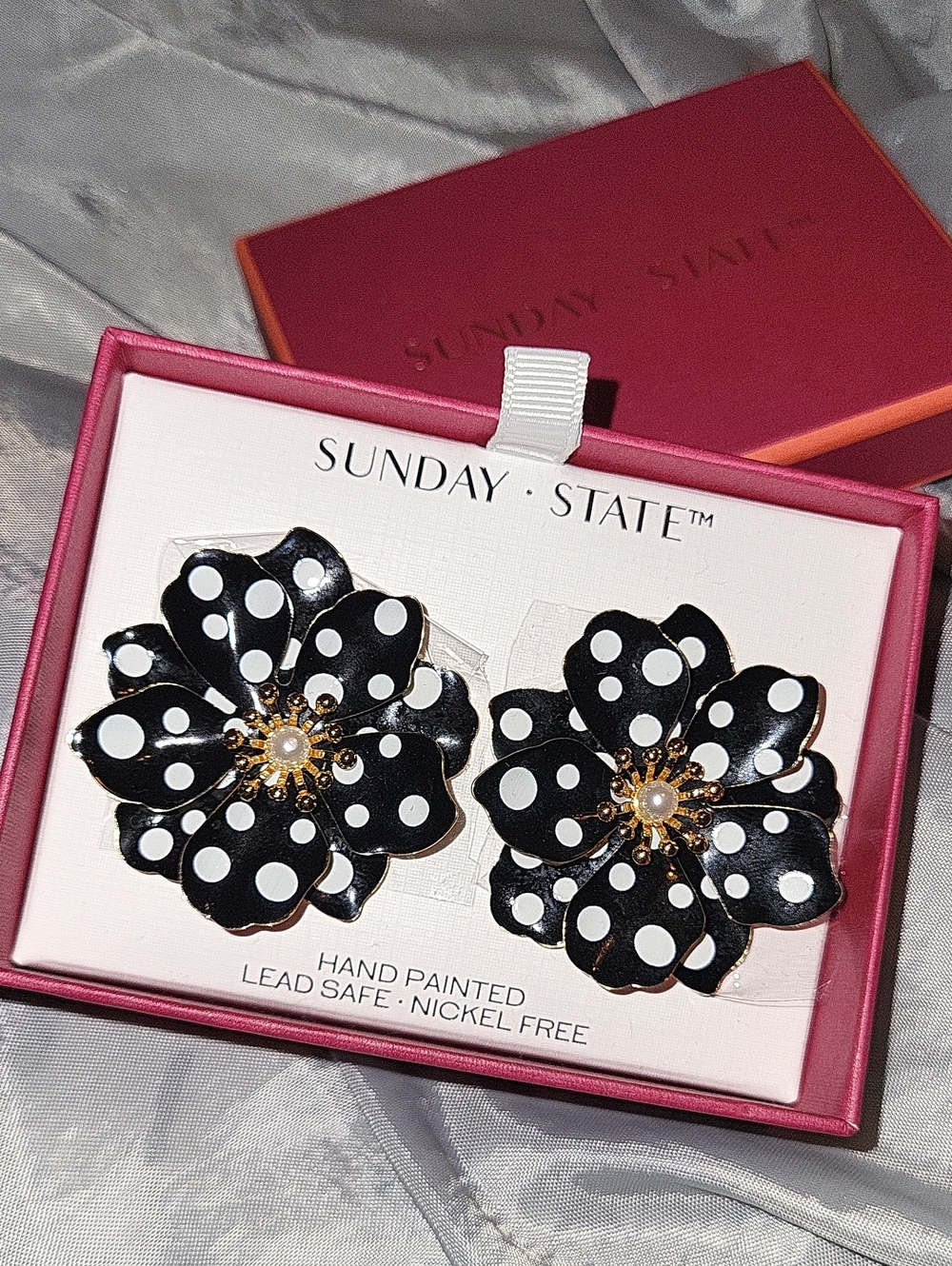 Sunday State Black & White Polka Dot Flower Earrings Bnib M Te